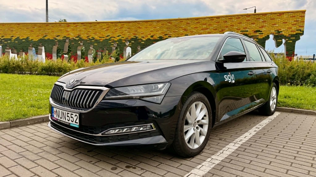 Škoda Superb car rental